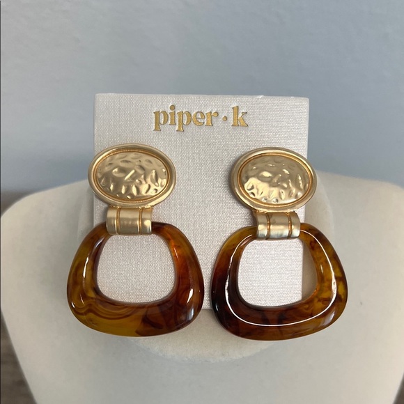 Piper K | Tortoiseshell Earrings - Picture 1 of 6